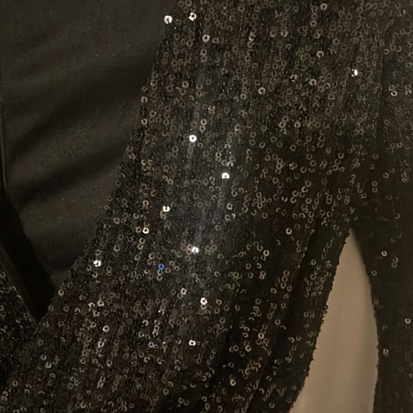 Black deep V fitted dress - Picture 6 of 9